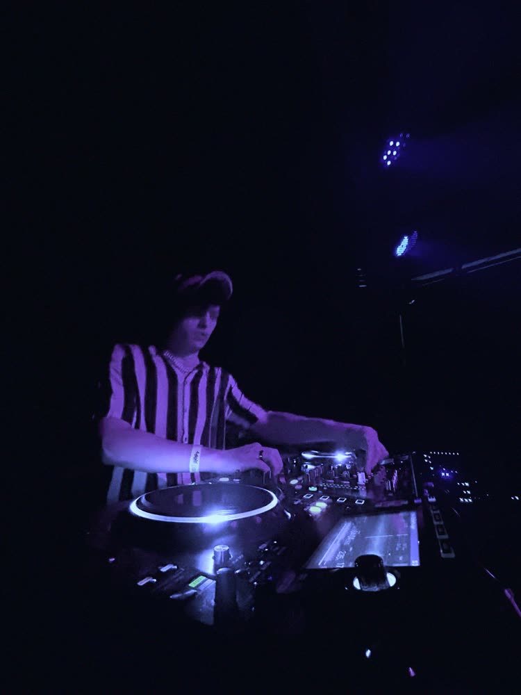Beyond Me mixing a drum & bass set in Bogotá